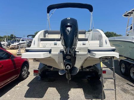 Bayliner DX-2200 image