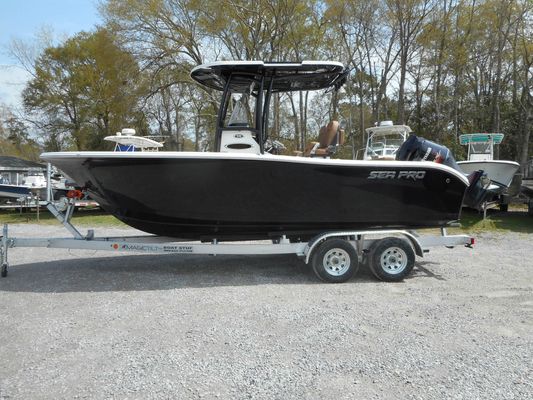 Sea Pro 219 Center Console - main image