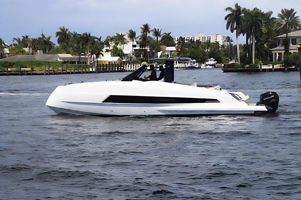Astondoa 377 Coupe Outboard - main image