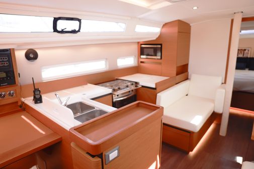 Jeanneau Sun Odyssey 410 image