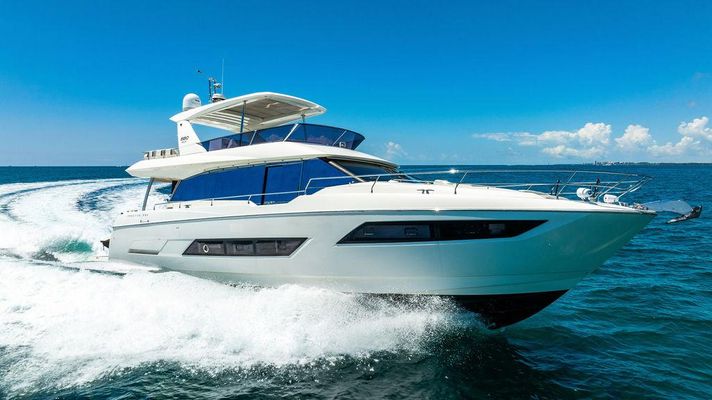 Prestige 680 Flybridge - main image