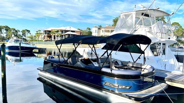 Tahoe Pontoon TRITOON CASCADE ENTERTAINER