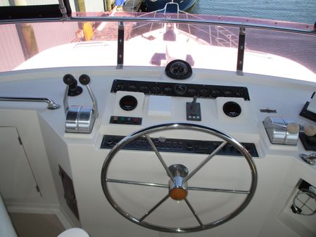 Offshore Yachts Cockpit Motoryacht image