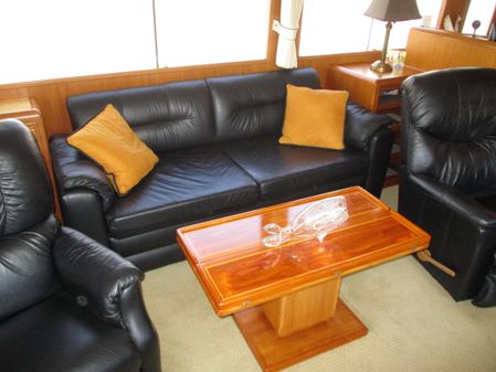 Offshore Yachts Cockpit Motoryacht image