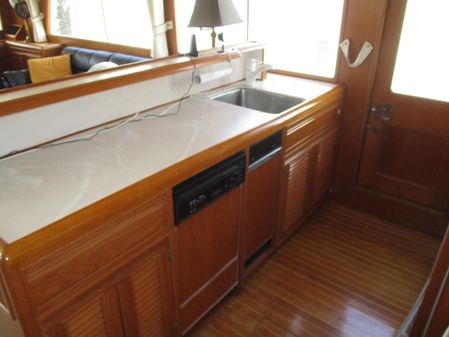 Offshore Yachts Cockpit Motoryacht image