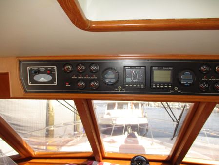 Offshore Yachts Cockpit Motoryacht image