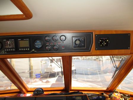 Offshore Yachts Cockpit Motoryacht image