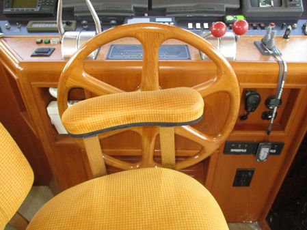 Offshore Yachts Cockpit Motoryacht image