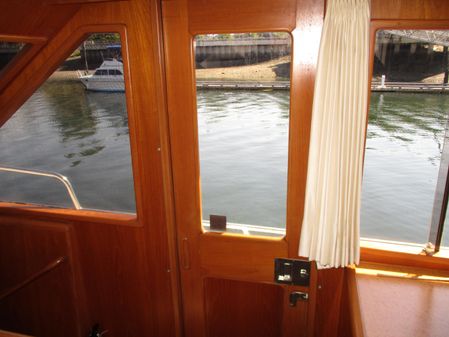 Offshore Yachts Cockpit Motoryacht image