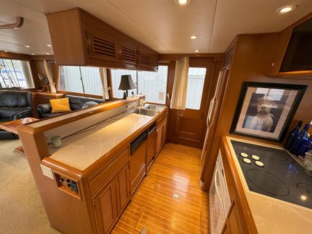 Offshore Yachts Cockpit Motoryacht image