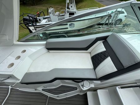 Monterey 295 Sport Yacht image