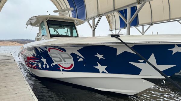 Boston Whaler 370 Outrage 