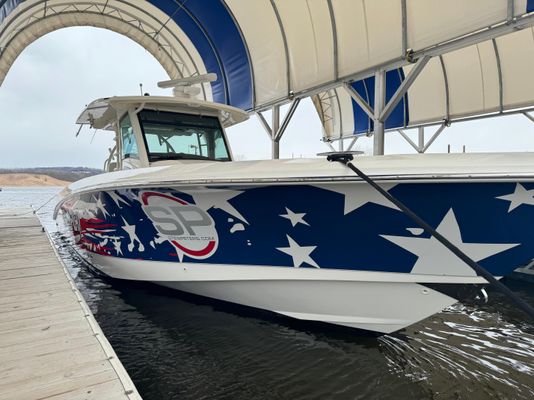 Boston Whaler 370 Outrage - main image