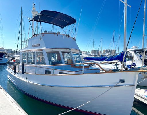 Grand Banks 32 Sedan Trawler - main image