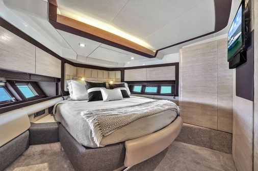 Azimut 64 Flybridge image