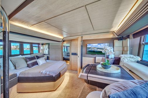 Azimut 64 Flybridge image