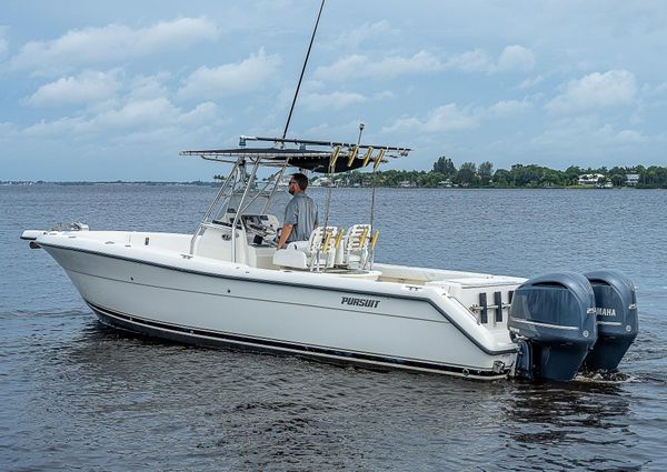 Pursuit 2870 Center Console image