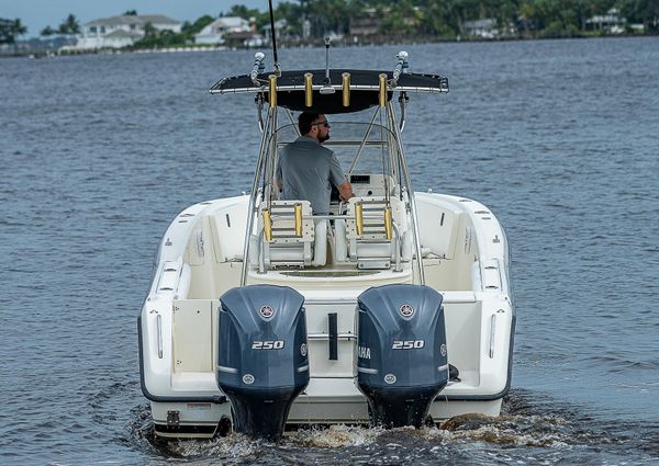 Pursuit 2870 Center Console image