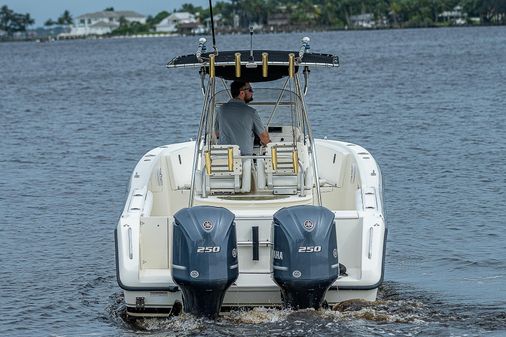 Pursuit 2870 Center Console image