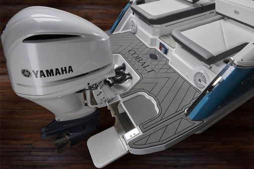 Cobalt R6-OUTBOARD image