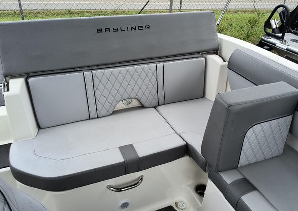 Bayliner DX-2050 image