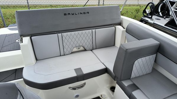 Bayliner DX-2050 image