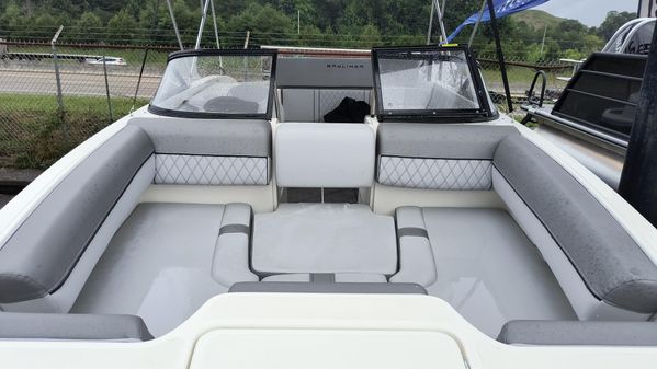 Bayliner DX-2050 image