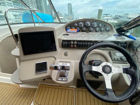 Cruisers Yachts 370 Express image