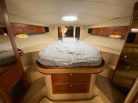 Cruisers Yachts 370 Express image