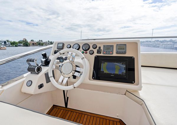 Azimut 53 Fly image