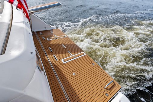 Azimut 53 Fly image