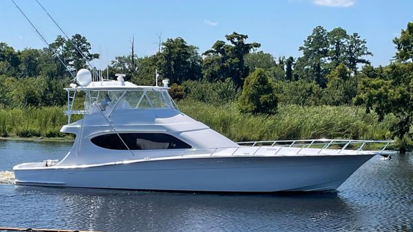 Hatteras GT70 