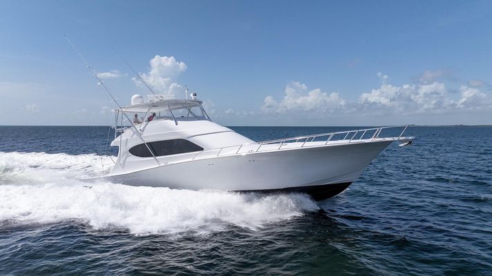 Hatteras GT70 - main image