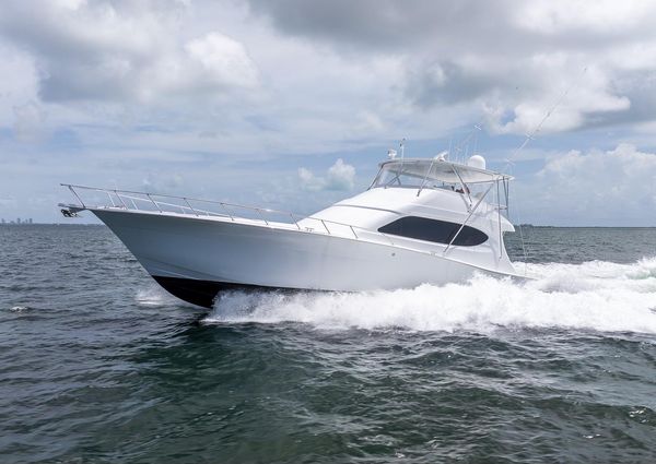 Hatteras GT70 image