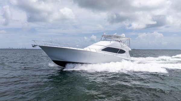 Hatteras GT70 image