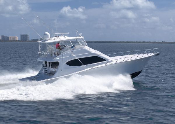 Hatteras GT70 image