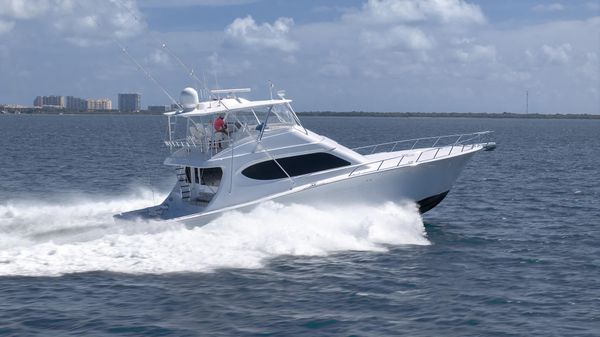 Hatteras GT70 image