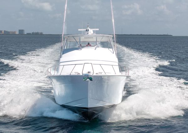 Hatteras GT70 image