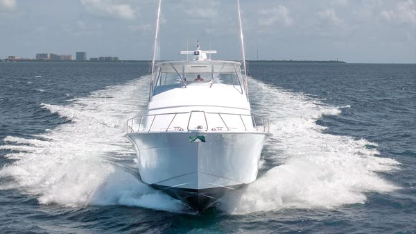 Hatteras GT70 image