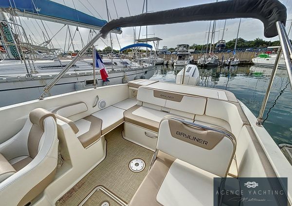 Bayliner VR6 Bowrider image