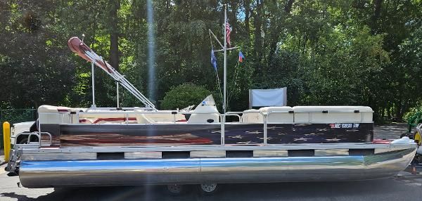 Bennington 2550 LX 
