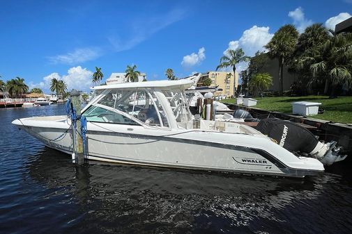 Boston Whaler 320 Vantage image