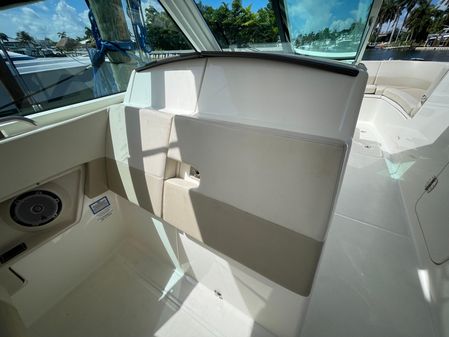 Boston Whaler 320 Vantage image