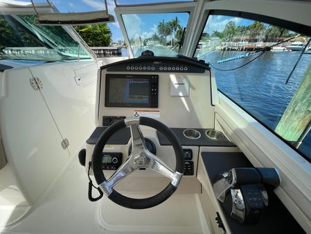 Boston Whaler 320 Vantage image