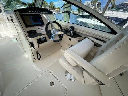 Boston Whaler 320 Vantage image