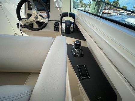 Boston Whaler 320 Vantage image