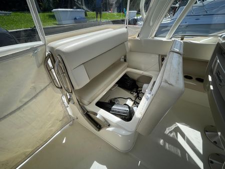 Boston Whaler 320 Vantage image