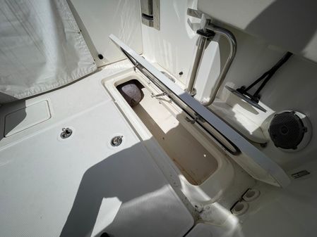 Boston Whaler 320 Vantage image