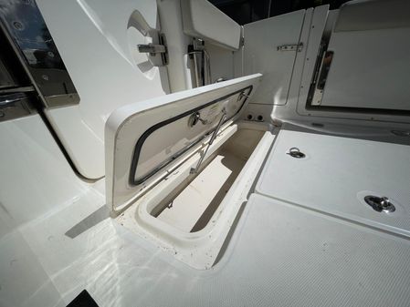 Boston Whaler 320 Vantage image