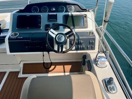 Sea Ray 510 Fly image